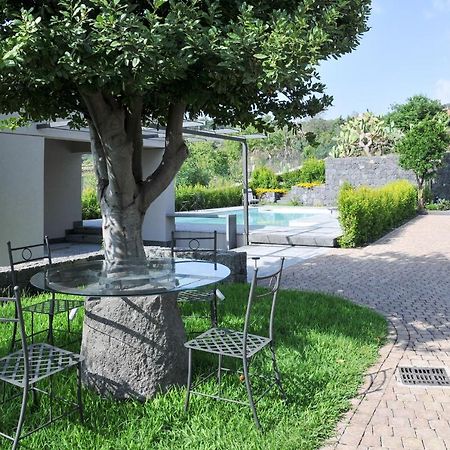 La Casa dell'Alloro Zafferana Etnea Esterno foto