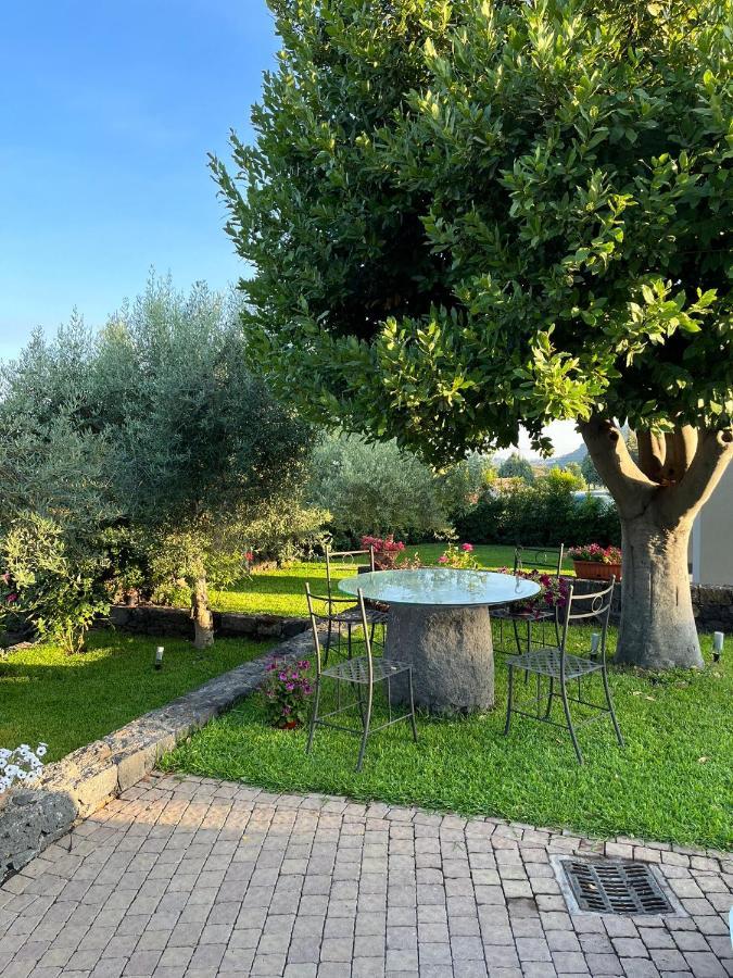 La Casa dell'Alloro Zafferana Etnea Esterno foto