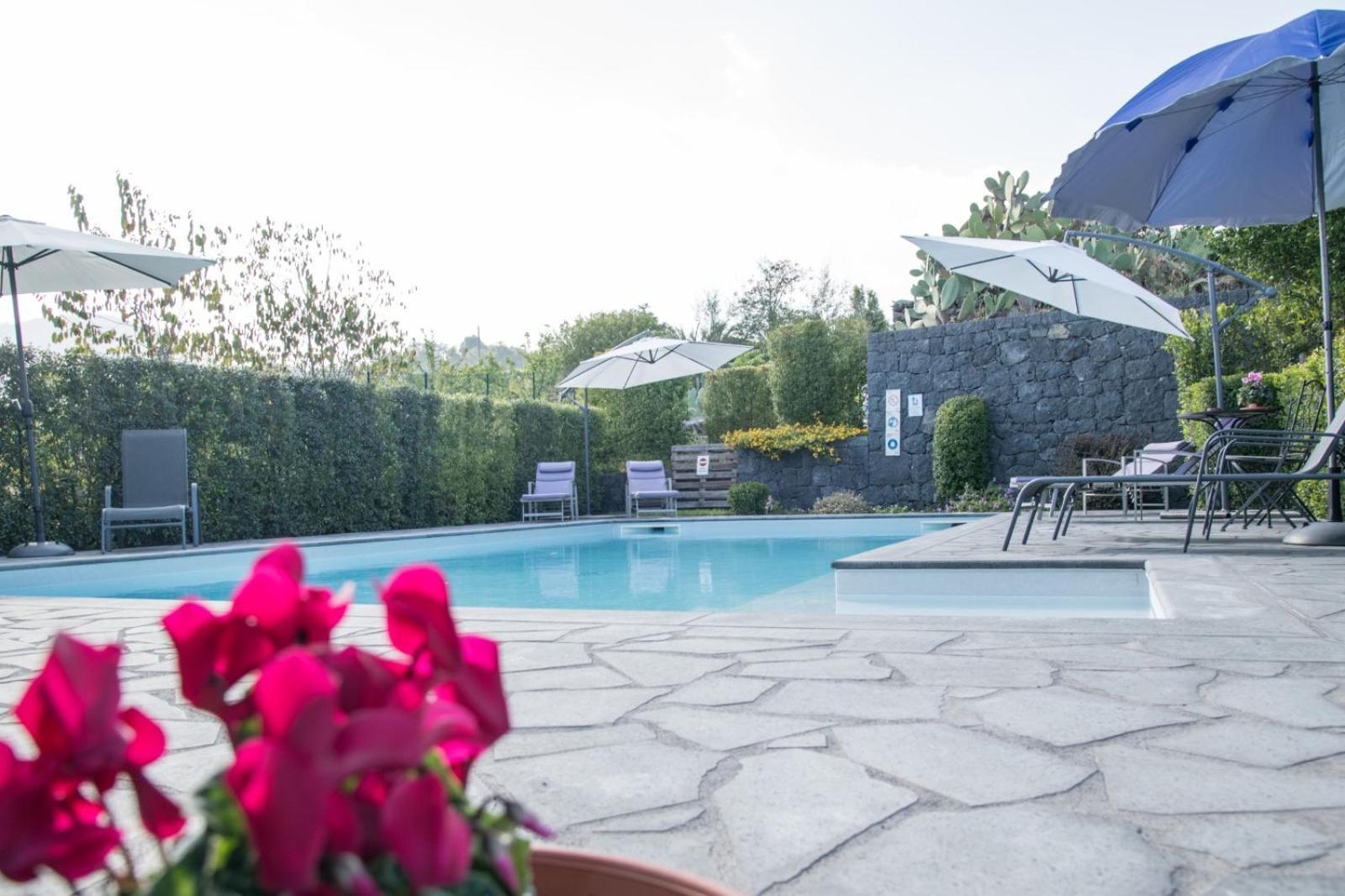 La Casa dell'Alloro Zafferana Etnea Esterno foto