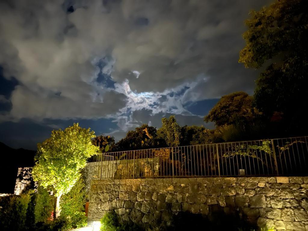 La Casa dell'Alloro Zafferana Etnea Esterno foto