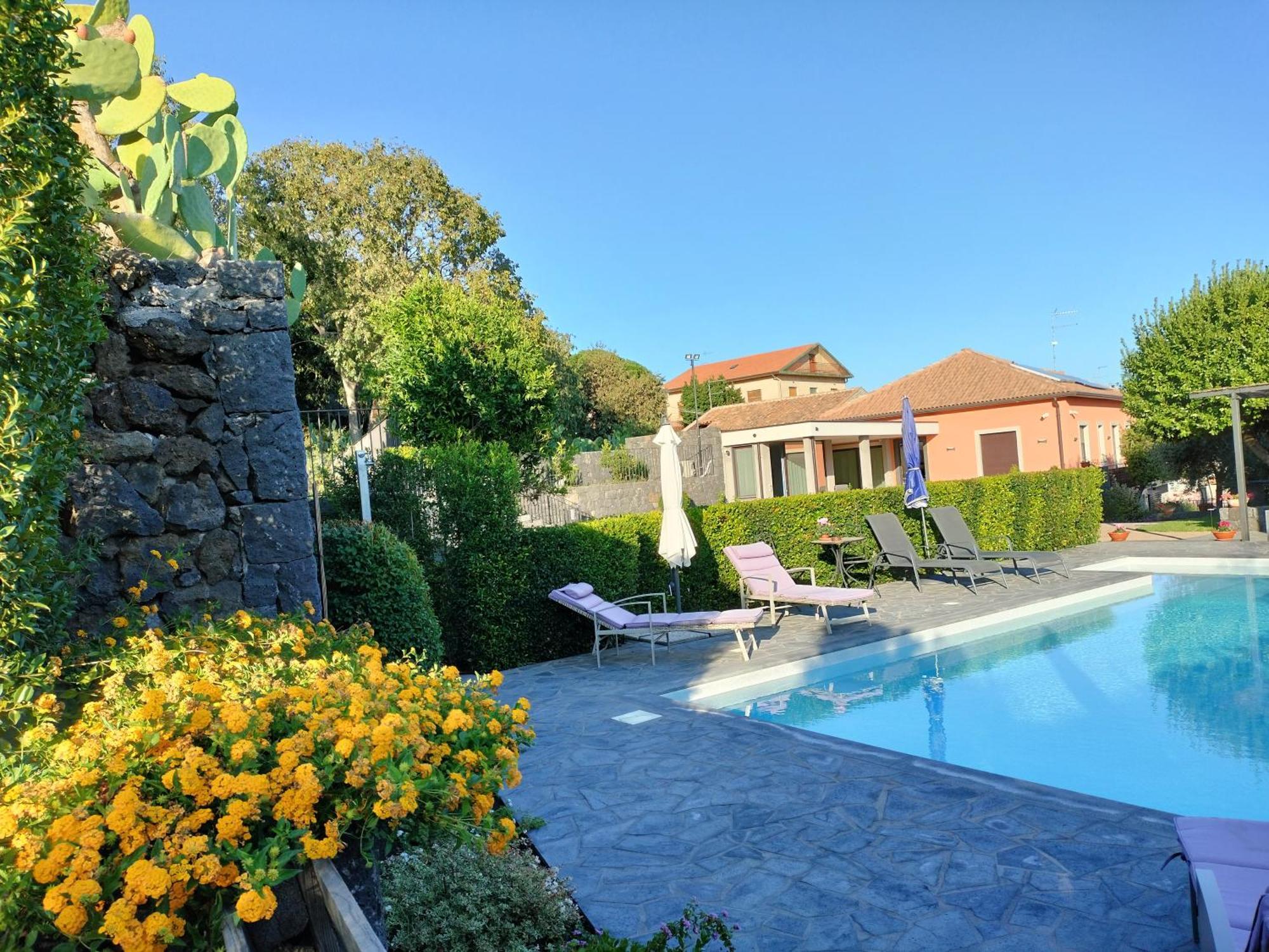 La Casa dell'Alloro Zafferana Etnea Esterno foto