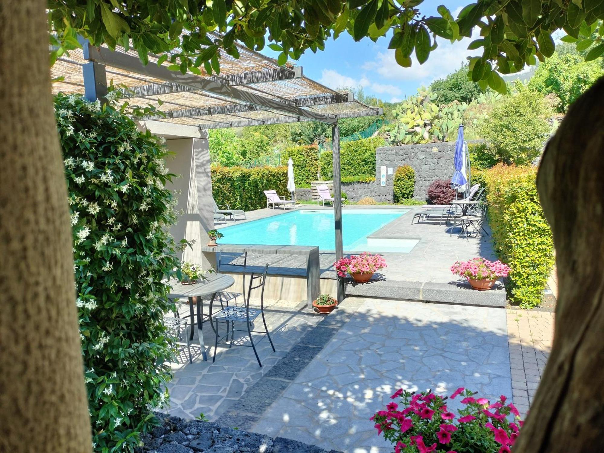 La Casa dell'Alloro Zafferana Etnea Esterno foto